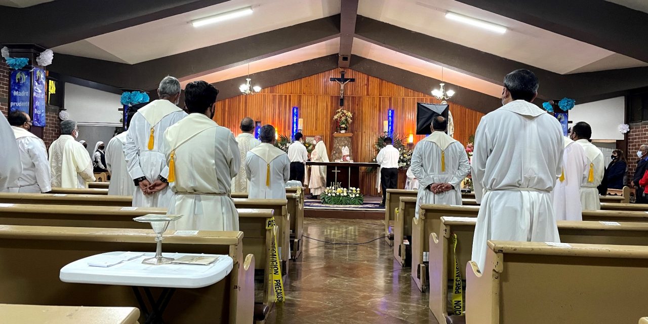 Galería del Encuentro Sacerdotal de la Vicaría Carlos Dávila con Mons. Hilario